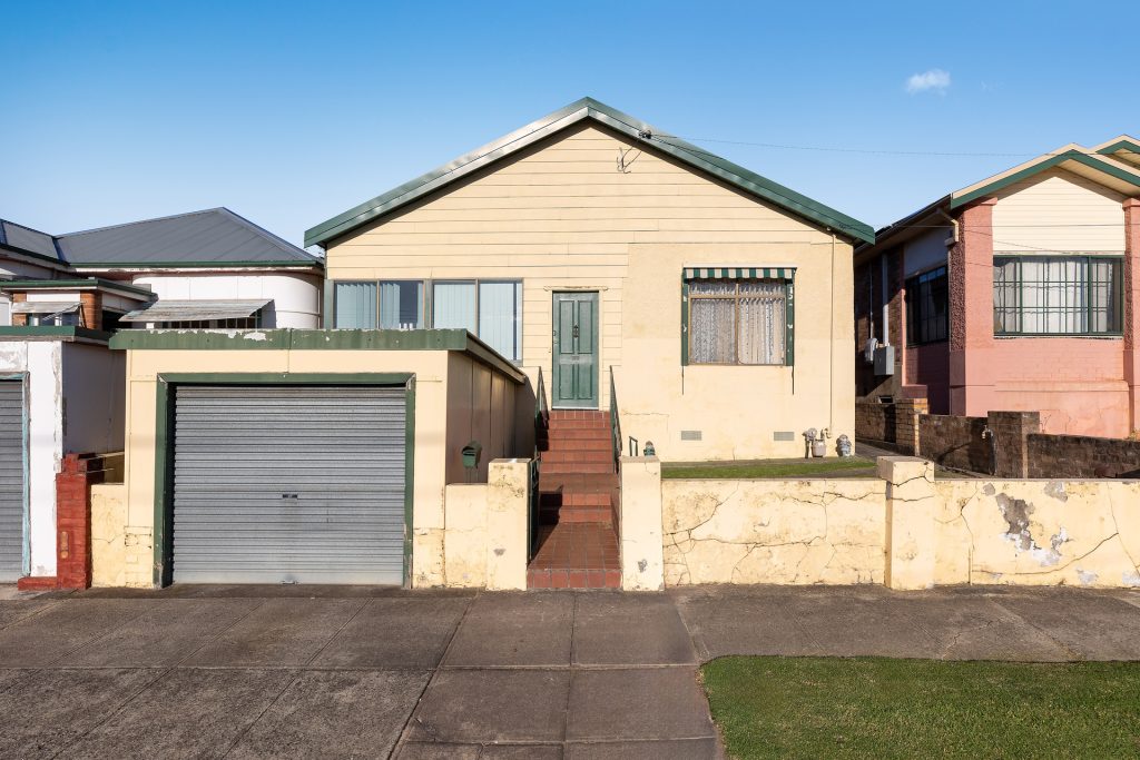 98 Martini Parade, Lithgow