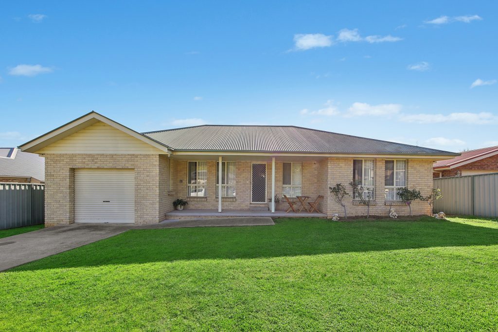 15 Flirtation Avenue