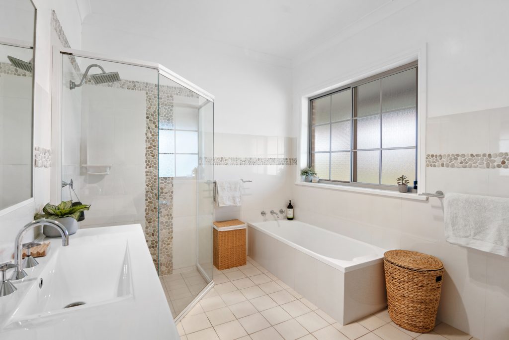 Auction - 18 Leconfield Drive - New Property in Mudgee - Real Estate by Adam Woods