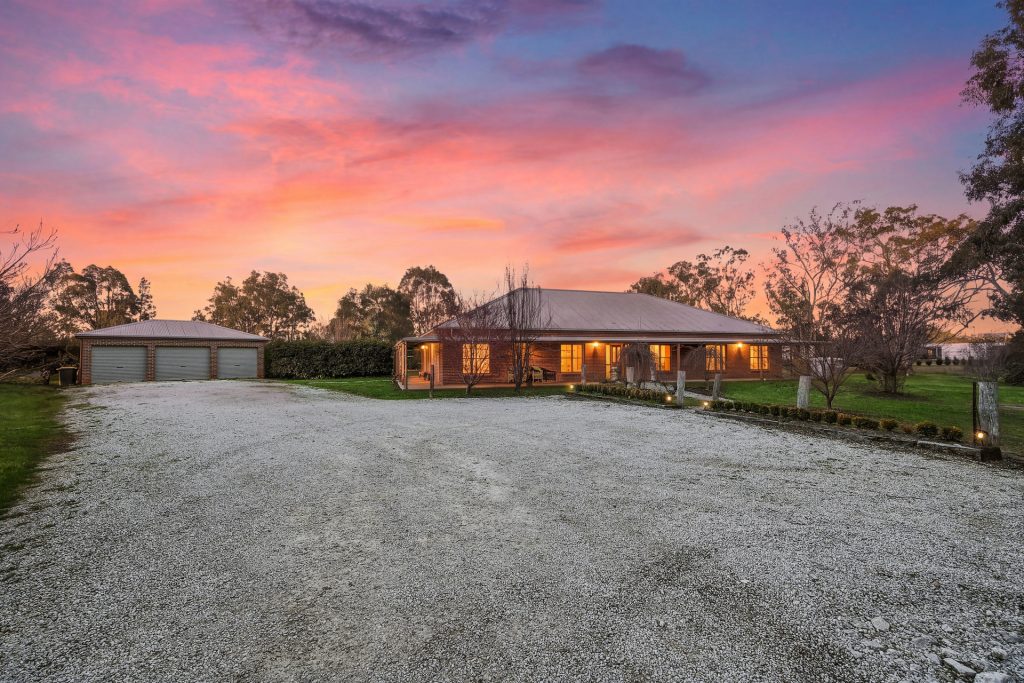 Auction - 18 Leconfield Drive - New Property in Mudgee - Real Estate by Adam Woods