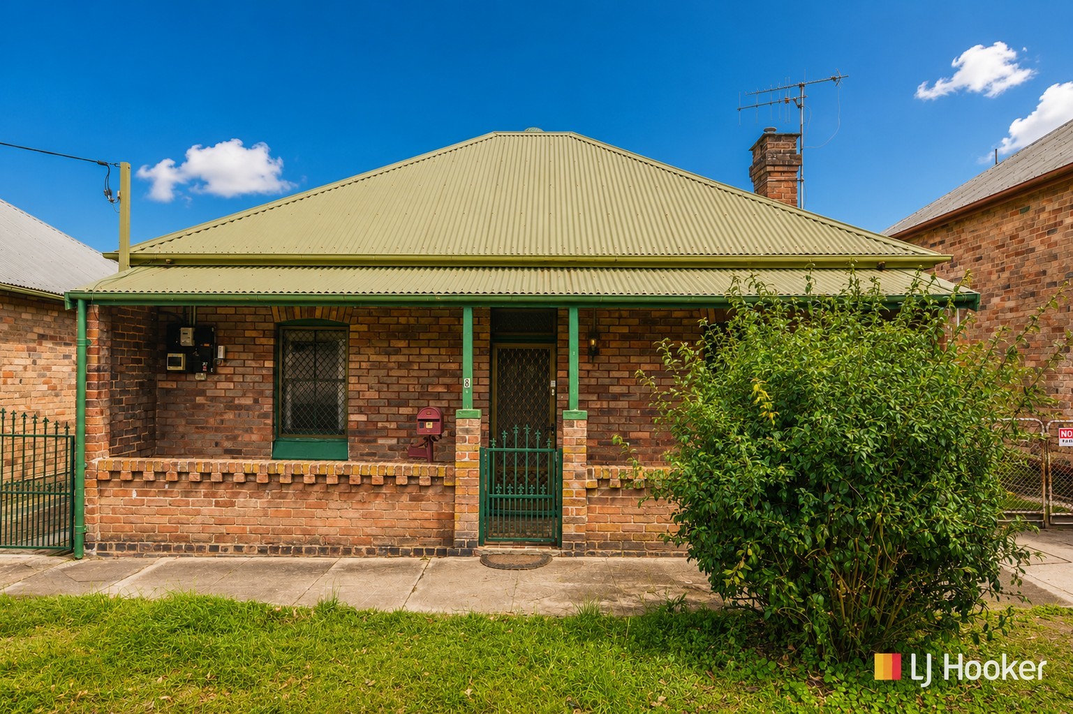 8 Bragg Street