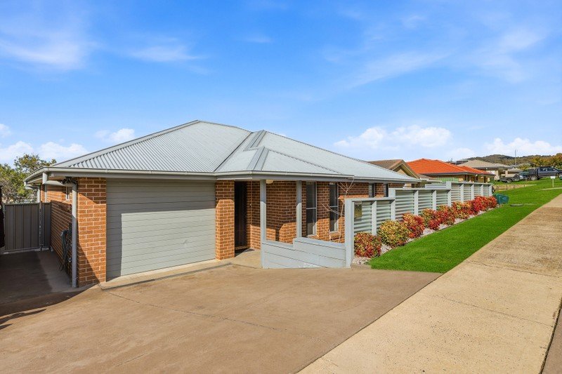 59 Banjo Paterson Avenue